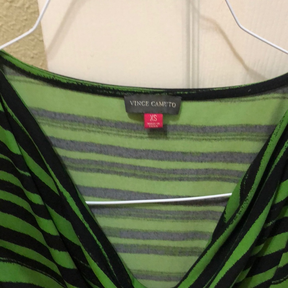 Cute sleeveless Vince Camuto top - Picture 3 of 4
